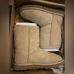 Ugg boots size 5 color sand!